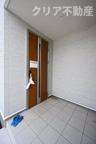 【エントランス】 | スマート・ワン シティ 太田市龍舞町2期 | 玄関はディンプルキー＆ダブルロックドア採用で防犯対策もバッチリです！