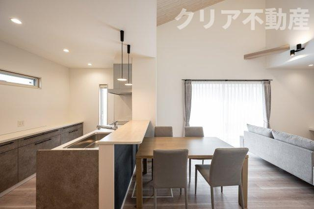 【居間・リビング】 | スマート・ワン シティ 太田市龍舞町2期 | 家族揃っての食事が楽しくなる広々としたダイニング♪