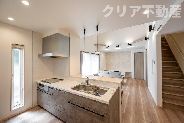 【キッチン】 | スマート・ワン シティ 太田市龍舞町2期 | 対面タイプならキッチン内にいながらご家族やお客様との会話が楽しめます