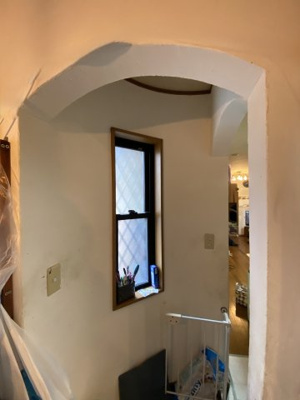 【内装】 | 東久留米市八幡町2丁目戸建 | アーチ壁がお部屋に柔らかな雰囲気を演出してくれます。