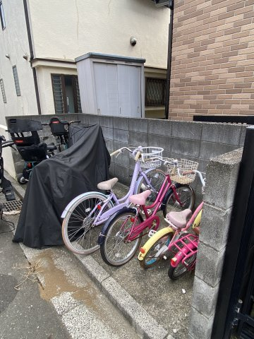 東久留米市八幡町2丁目戸建の設備|自転車スペース