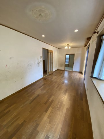 東久留米市八幡町2丁目戸建の居間・リビング