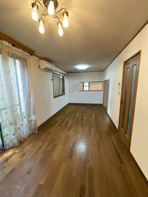 【居間・リビング】 | 東久留米市八幡町2丁目戸建 | ※写真は家具消しのCG加工がされています。