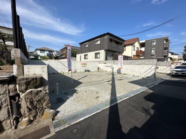 明石市上ノ丸2丁目の外観|【現地土地】
近隣幼稚園まで徒歩5分、毎日の送迎もスムーズに行える距離です。帰り道はお散歩を楽しみながら帰宅できそうです。