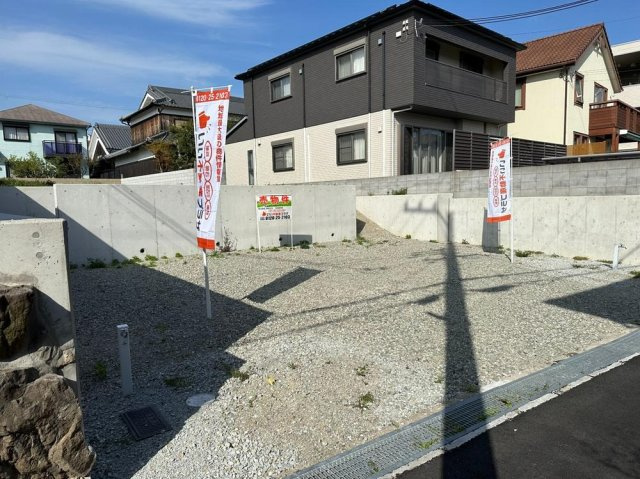 明石市上ノ丸2丁目の外観|【現地土地】
広々とした敷地面積を有効活用した設計、建築が可能です。駐車スペースもしっかり確保できます。