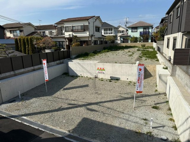 明石市上ノ丸2丁目の外観|【現地土地】
人気の「明石市上ノ丸」に全2区画の分譲地が誕生しました。土地面積は59坪以上！建築条件はございません。周辺は、第一種低層住居専用地域に位置する閑静な住宅街です。