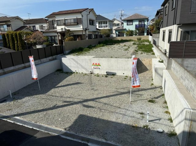 明石市上ノ丸2丁目の外観|【現地土地】
人気の「明石市上ノ丸」に全2区画の分譲地が誕生しました。土地面積は59坪以上！建築条件はございません。周辺は、第一種低層住居専用地域に位置する閑静な住宅街です。