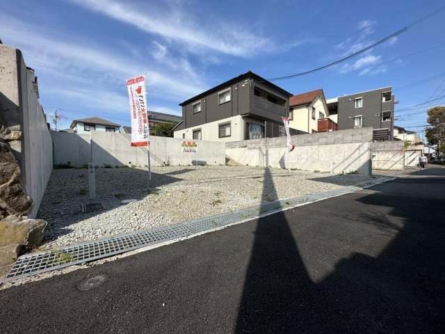明石市上ノ丸2丁目の外観|【現地土地】
近隣幼稚園まで徒歩5分、毎日の送迎もスムーズに行える距離です。帰り道はお散歩を楽しみながら帰宅できそうです。