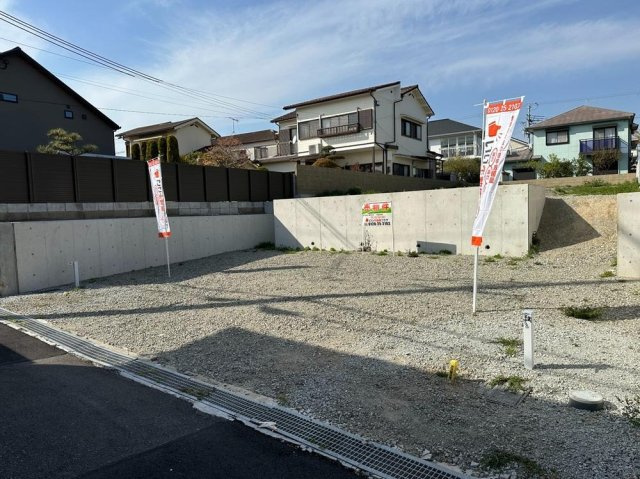 明石市上ノ丸2丁目の外観|【現地土地】
建築条件はありませんので、お好きな工務店・ハウスメーカーで建築可能です。ご家族の理想の住まいを実現できます。