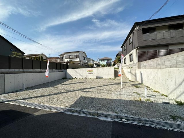 明石市上ノ丸2丁目の外観|【現地土地】
小中学校まで徒歩7分圏内、低学年のお子様から学校行事へ参加されるご家族にも負担の少ない距離です。