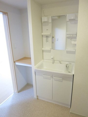 【洗面所】 | ロゼッタＢ | 明るい洗面所です