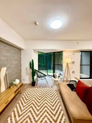 ナイスパークステージ横濱鶴ヶ峰の居間・リビング|リビングダイニングはテラスに面し、自然光がたっぷり。心地よい住空間です。