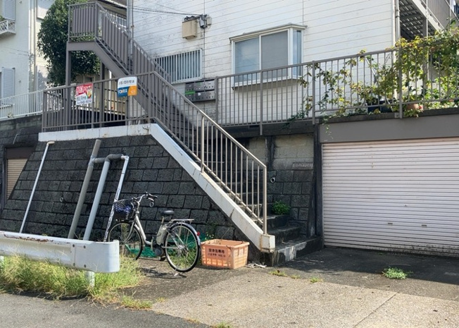 【外観】 | モビリアＴＯＫＩ | 土地購入を検討されている場合、境界杭がない状態で購入してしまうと境界確定測量をする必要があり、費用がかかります。購入の前に、売主、隣土地所有者立ち合いのもと境界を確定し境界杭を設置するのがベストです。