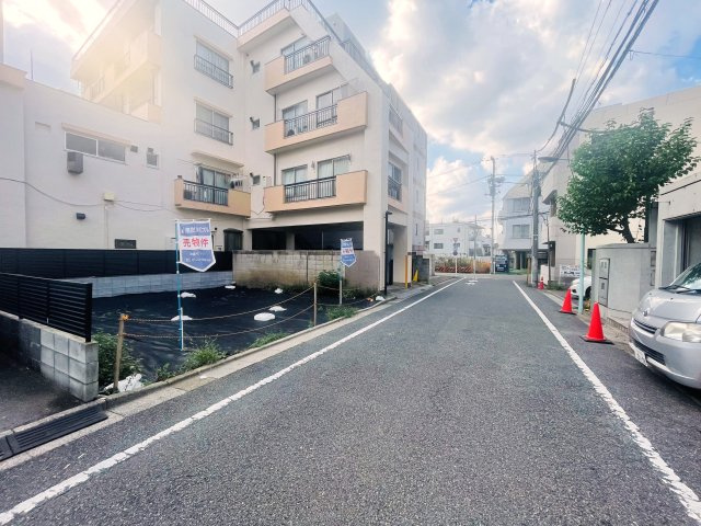 豊島区東池袋２丁目　建築条件無し売地の前面道路含む現地写真