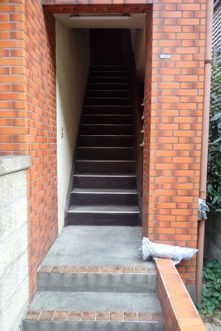 サンシティ弥生のエントランス