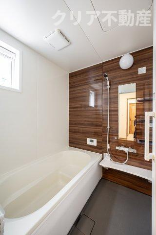 【浴室】 | スマート・ワン シティ 太田市龍舞町2期 | オートバス機能で家事をしていてもうっかりお湯があふれる心配がありません！追い炊き機能で快適な温度を維持します。