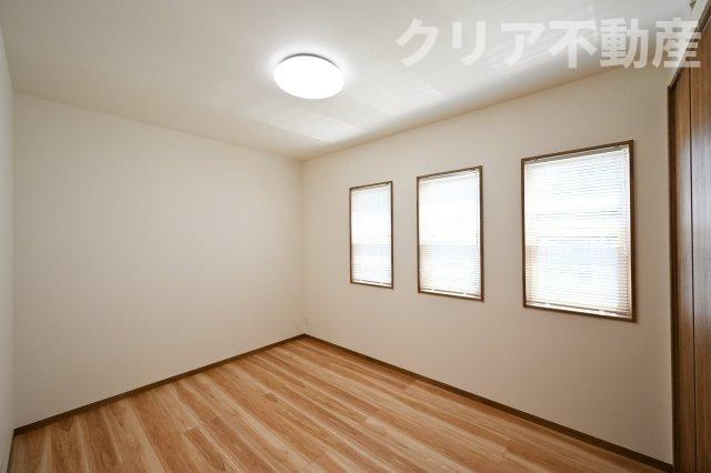 【洋室】 | スマート・ワン シティ 太田市龍舞町2期 | 採光豊かな洋室は日当たりがよくあったか♪