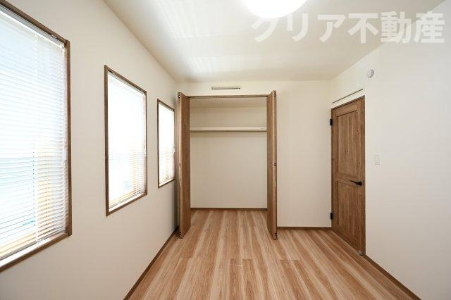 【子供部屋】 | スマート・ワン シティ 太田市龍舞町2期 | 子ども部屋にピッタリな2階の洋室です！