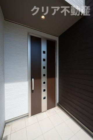 【玄関】 | スマート・ワン シティ 太田市龍舞町2期 | 玄関はディンプルキー＆ダブルロックドア採用で防犯対策もバッチリです！