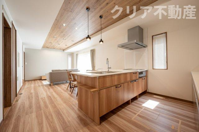 【キッチン】 | スマート・ワン シティ 太田市龍舞町2期 | 対面タイプならキッチン内にいながらご家族やお客様との会話が楽しめます