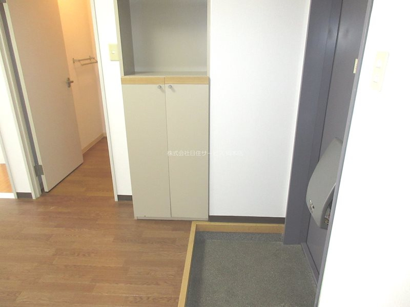 神戸市東灘区北青木４丁目のマンションの玄関