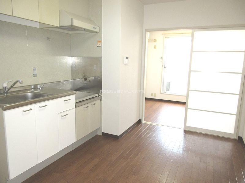 神戸市東灘区北青木４丁目のマンションの居間・リビング