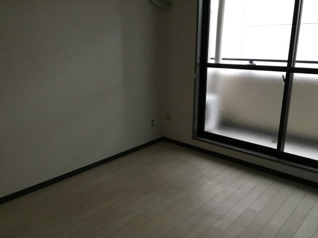 ロイヤルプラザ森下の居間・リビング