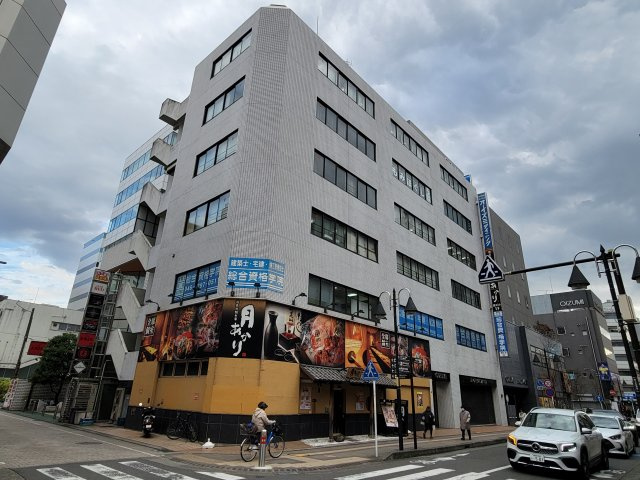 オーイズミダイニングビルの外観