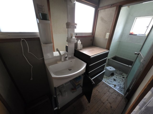 姫路市苫編　既存戸建の洗面所|スペースが確保できる洗面所です