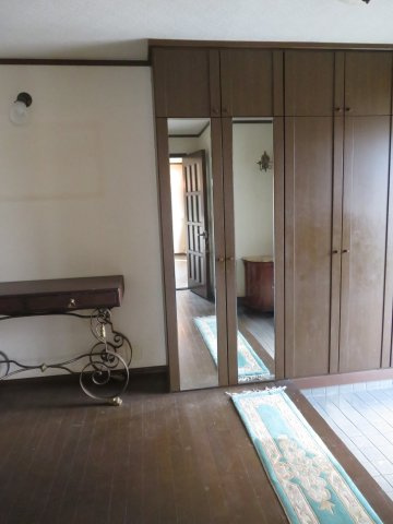 梅ケ谷町売家の玄関|収納もある玄関です