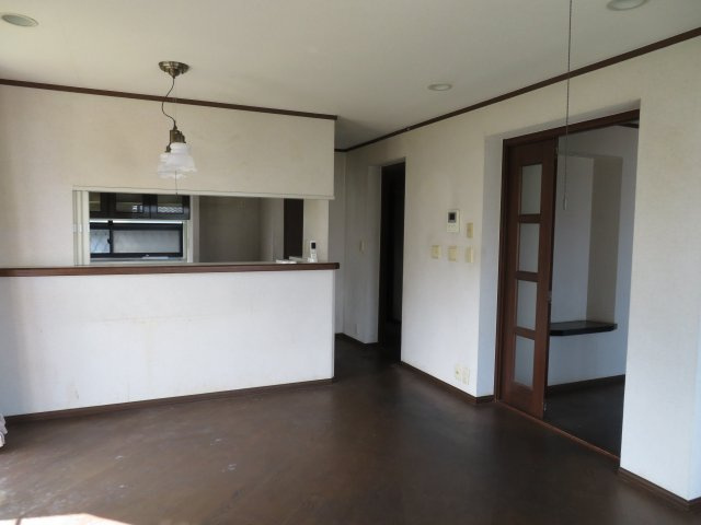 梅ケ谷町売家の居間・リビング|ゆったりとしたリビングです