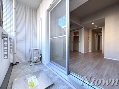 【バルコニー】 | THE LOUNGE LINEAR GATE | 暖かな日差しのふりそそぐバルコニー