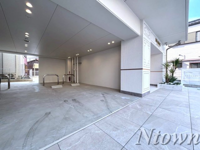 【駐車場】 | THE LOUNGE LINEAR GATE | 駐車場があるので、車を買う予定の方も安心です