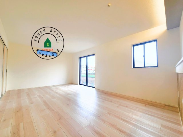 N・熊本市北区大窪5丁目第1-2棟（1号棟）　の内観：施工例|ご家族を近くに感じられる対面キッチンのLDK。会話もはずみそうですね。