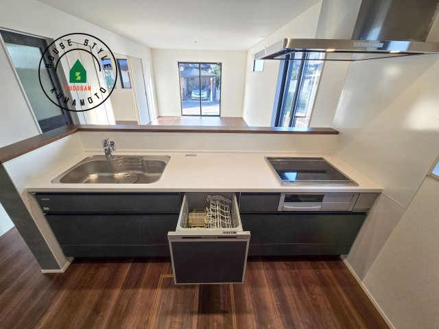 熊本市北区大窪5丁目第1-2棟（1号棟）　のキッチン|ご家族を近くに感じられる対面キッチンのLDK。会話もはずみそうですね。