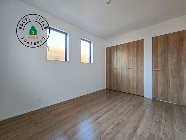 熊本市北区大窪5丁目第1-2棟（2号棟）　の内観：施工例|穏やかな光が差し込む室内には、穏やかな時間が流れます。