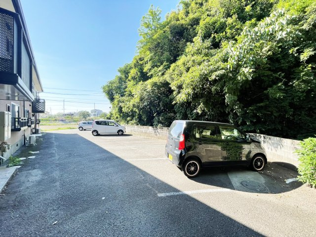 ディアス名東の駐車場