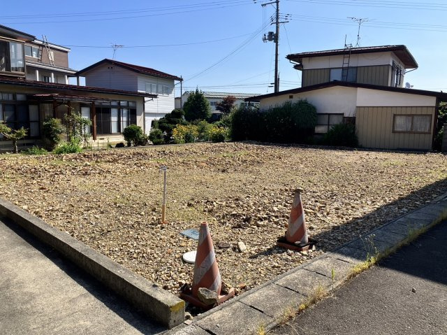 【売地】中山町大字長崎字桜町土地の前面道路含む現地写真