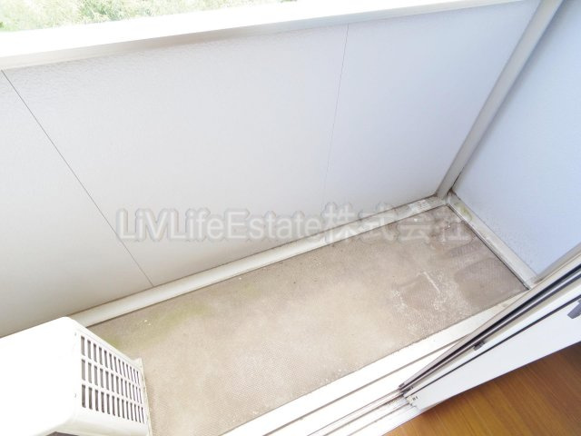 小平市鈴木町１丁目のアパートのバルコニー