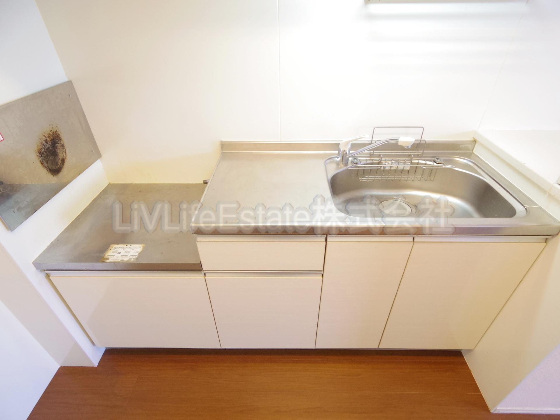 小平市鈴木町１丁目のアパートのキッチン