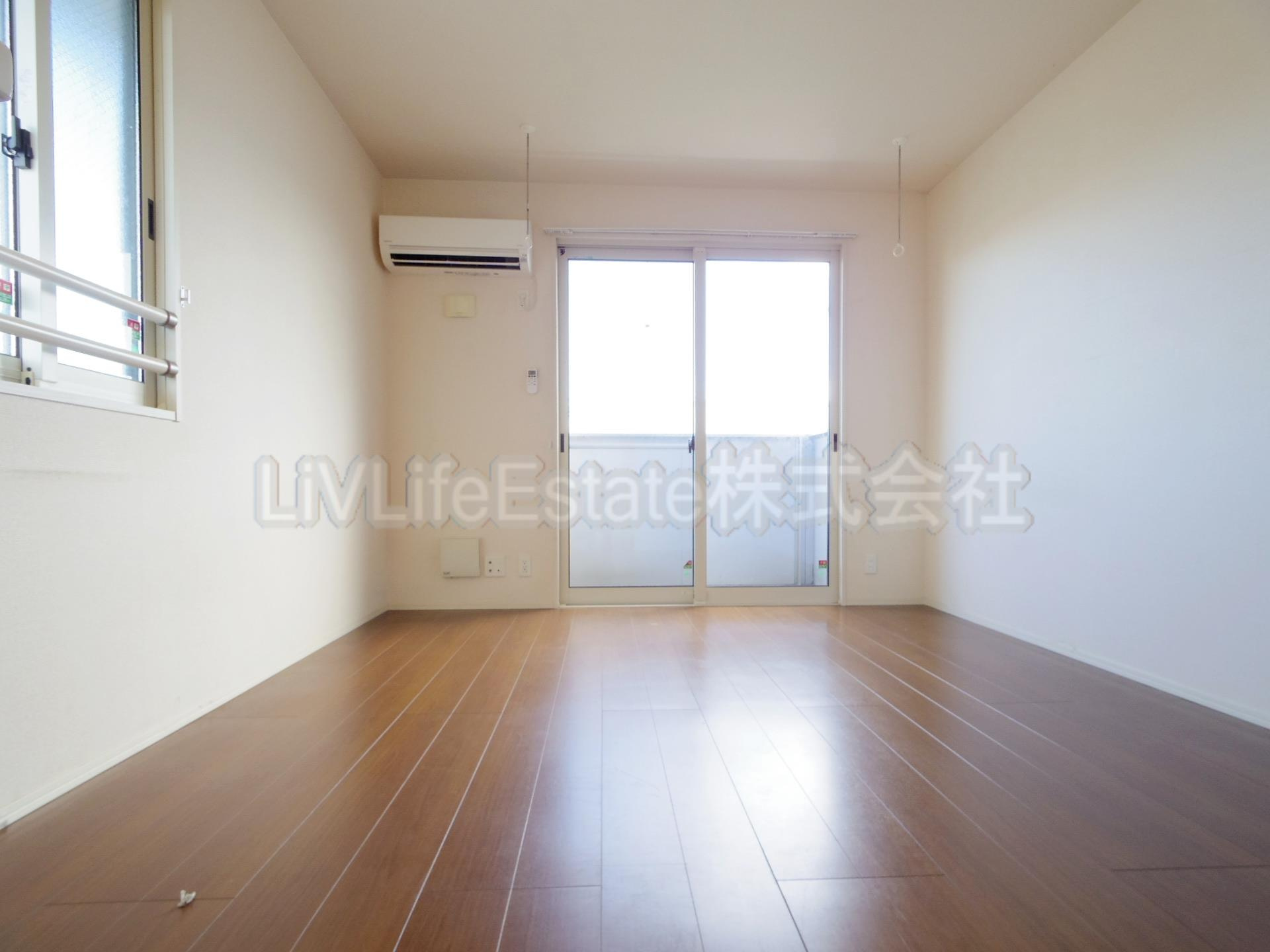 小平市鈴木町１丁目のアパートの居間・リビング