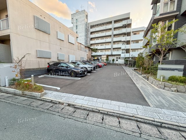 グリーンベルト神浦の駐車場|駐車スペースもあります♪