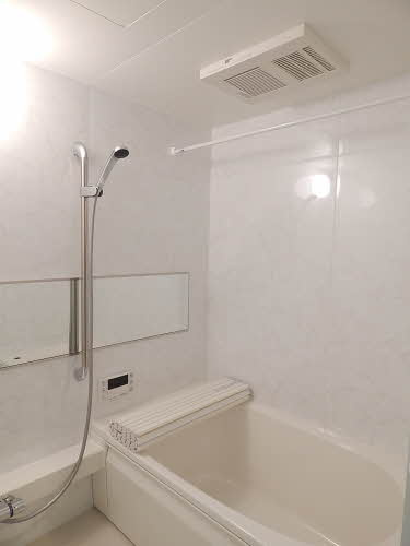 BEREO STAGE 新鳥栖の浴室|追い焚き・浴室乾燥機付きのお風呂です♪