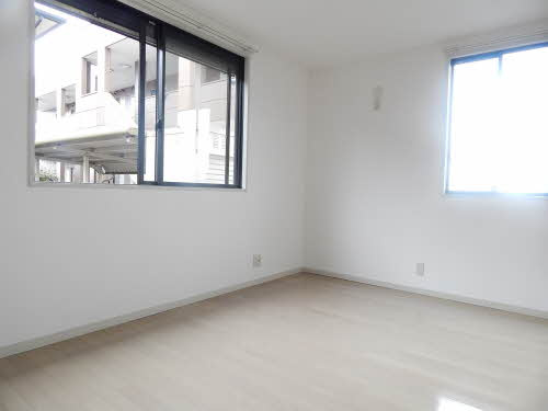 ビューハイツ小森野 D棟の寝室|風通しも良い寝室です☆