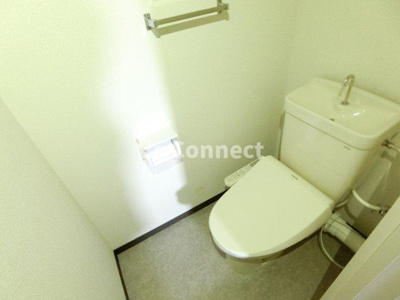 【トイレ】 | リバーサイドヒル及川 | 温水洗浄便座付きのトイレ。