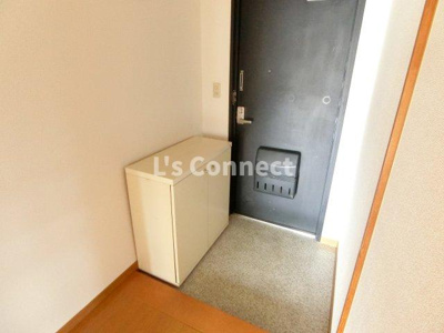 【玄関】 | リバーサイドヒル及川 | 下駄箱付きで靴も収納できます。