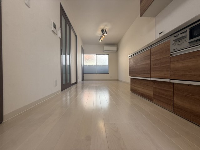 リフォーム履歴有　玉串町西２丁目　中古戸建の外観|車庫が広く、アウトドア等収納に便利で、
自転車を置くスペースに困りません♪
現地（2025年7月）撮影
