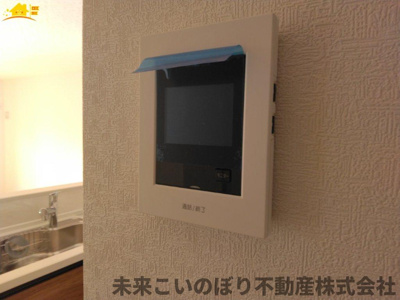 【防犯設備】 | AiTOWN久喜市久喜東1丁目2号棟 | TVインターフォンは来訪者の確認にとても便利で安心です。
録画システム付きなので、留守時の確認も可能です。