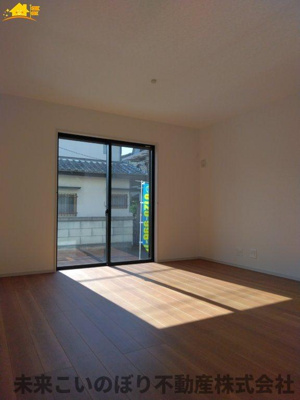 【居間・リビング】 | AiTOWN久喜市久喜東1丁目2号棟 | 解放感のある広々LDKで大切な家族との時間が過ごせます。