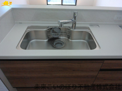 【設備】 | AiTOWN久喜市久喜東1丁目2号棟 | ビルトイン浄水器付きです。大切な家族にはいい水を飲んでもらいたいですね。